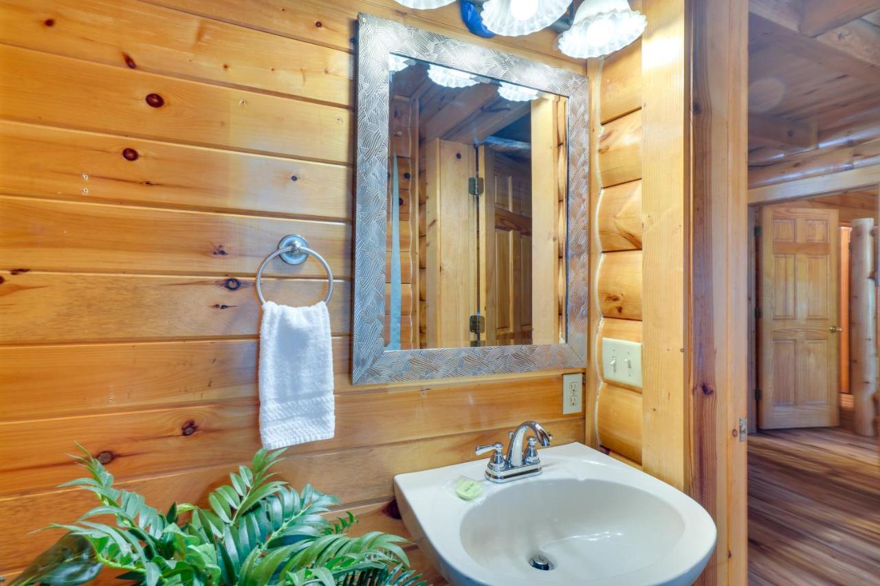 Lovely Gatlinburg Cabin With Private Hot Tub! Ngoại thất bức ảnh