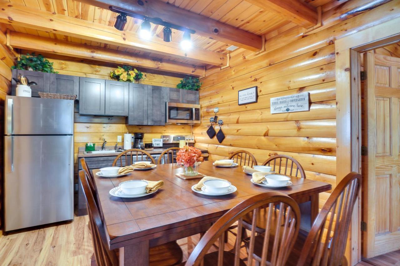 Lovely Gatlinburg Cabin With Private Hot Tub! Ngoại thất bức ảnh